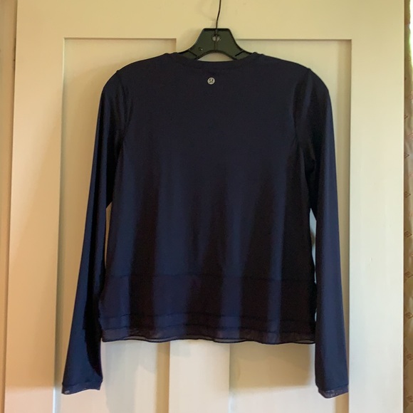 Lululemon navy top with mesh bottom detail - Picture 5 of 5